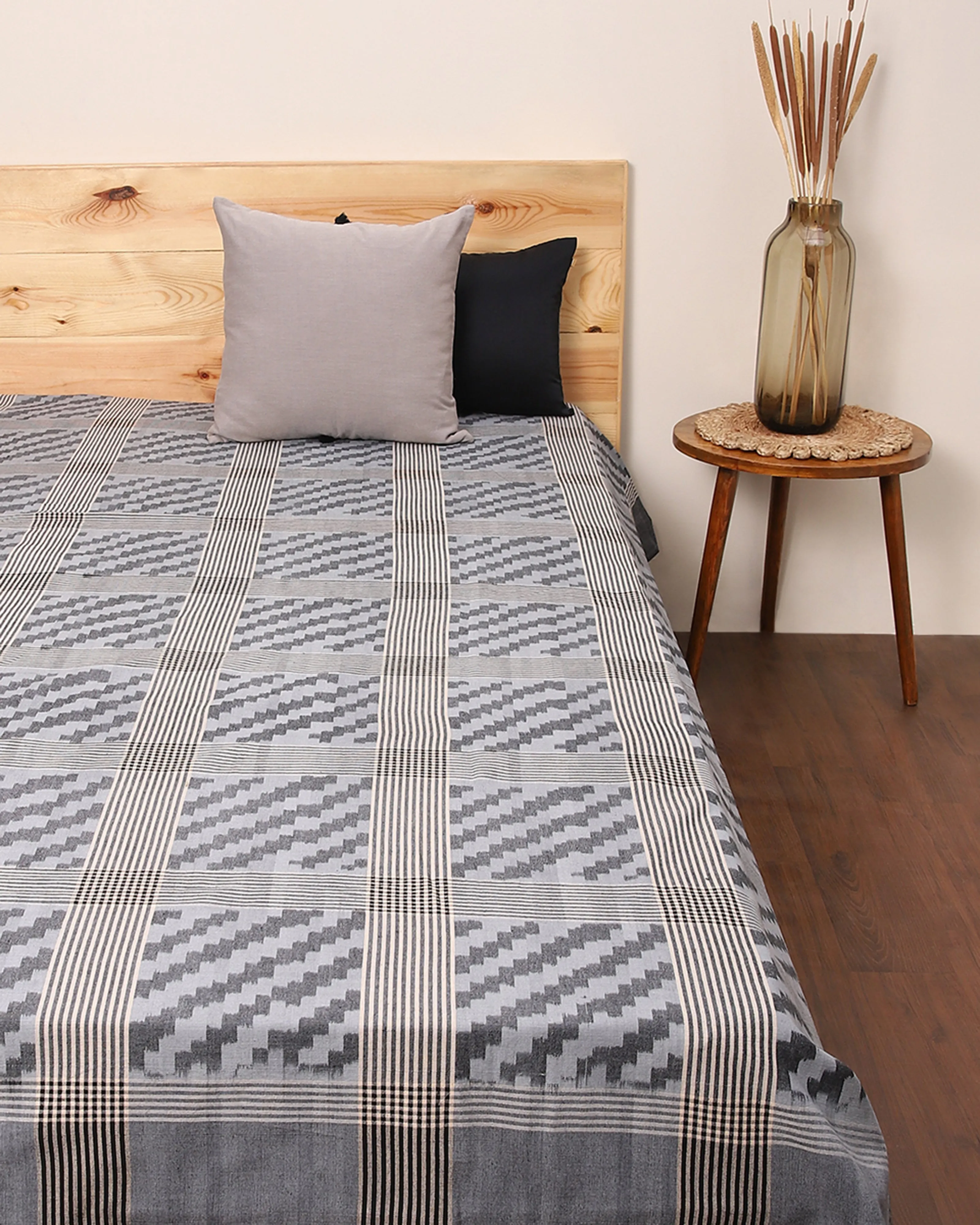 Avisa Warp Ikat Cotton Bed Cover