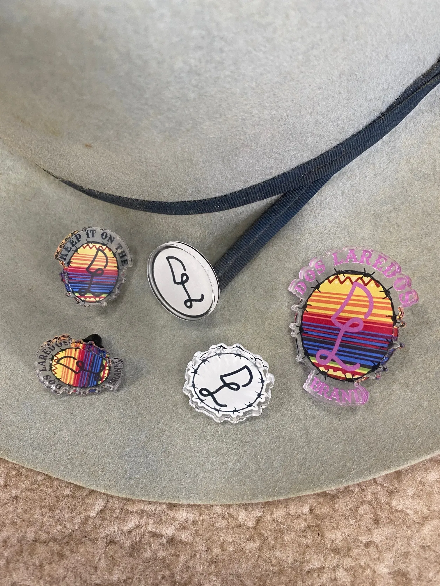 Dos Laredos Brand Hat and Lapelle Pins