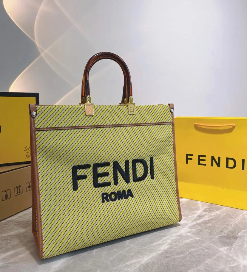 FENDI Ladies new Handbag