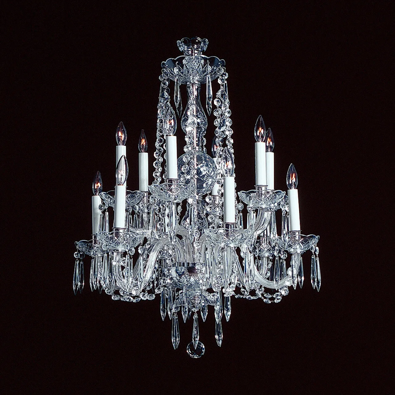 Georgetown - 12 Light Chandelier - 22" x 29"