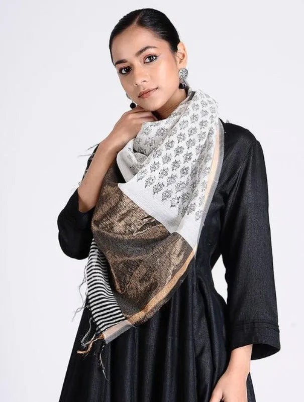Inclination For Monochrome Stole