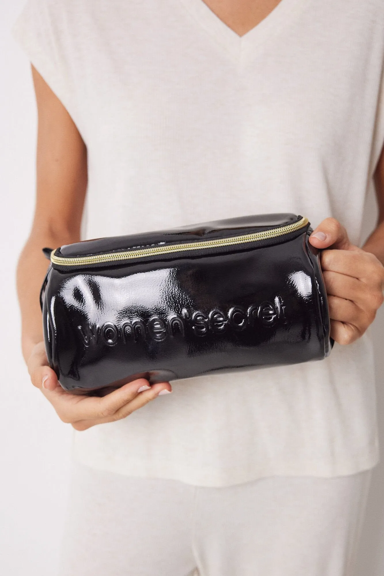 Medium black patent leather toiletry bag