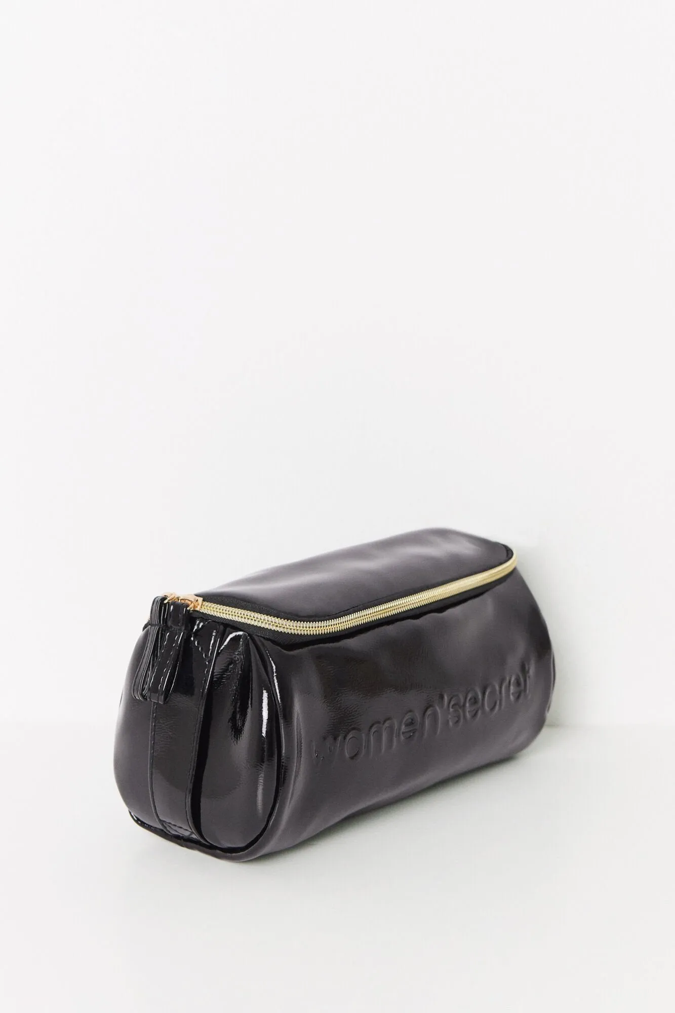 Medium black patent leather toiletry bag