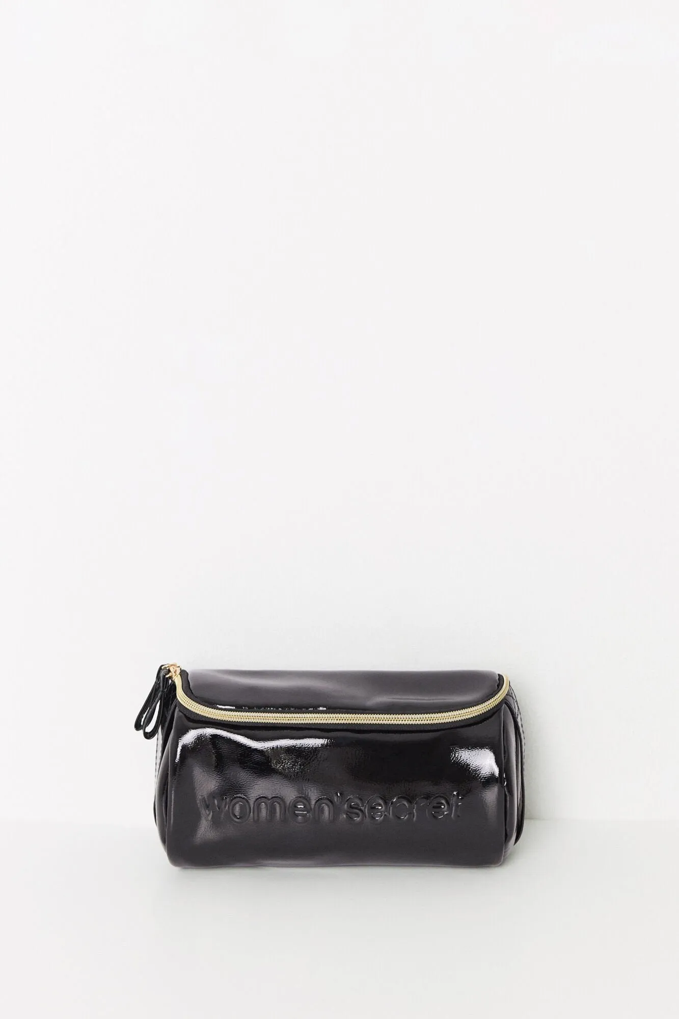Medium black patent leather toiletry bag