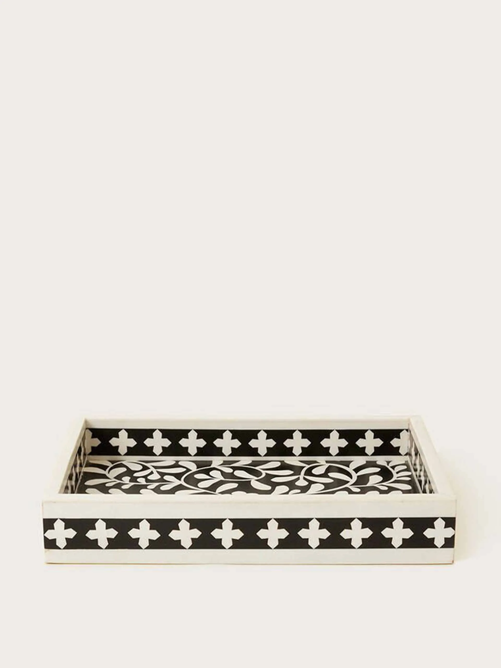 Monochrome rectangle tray