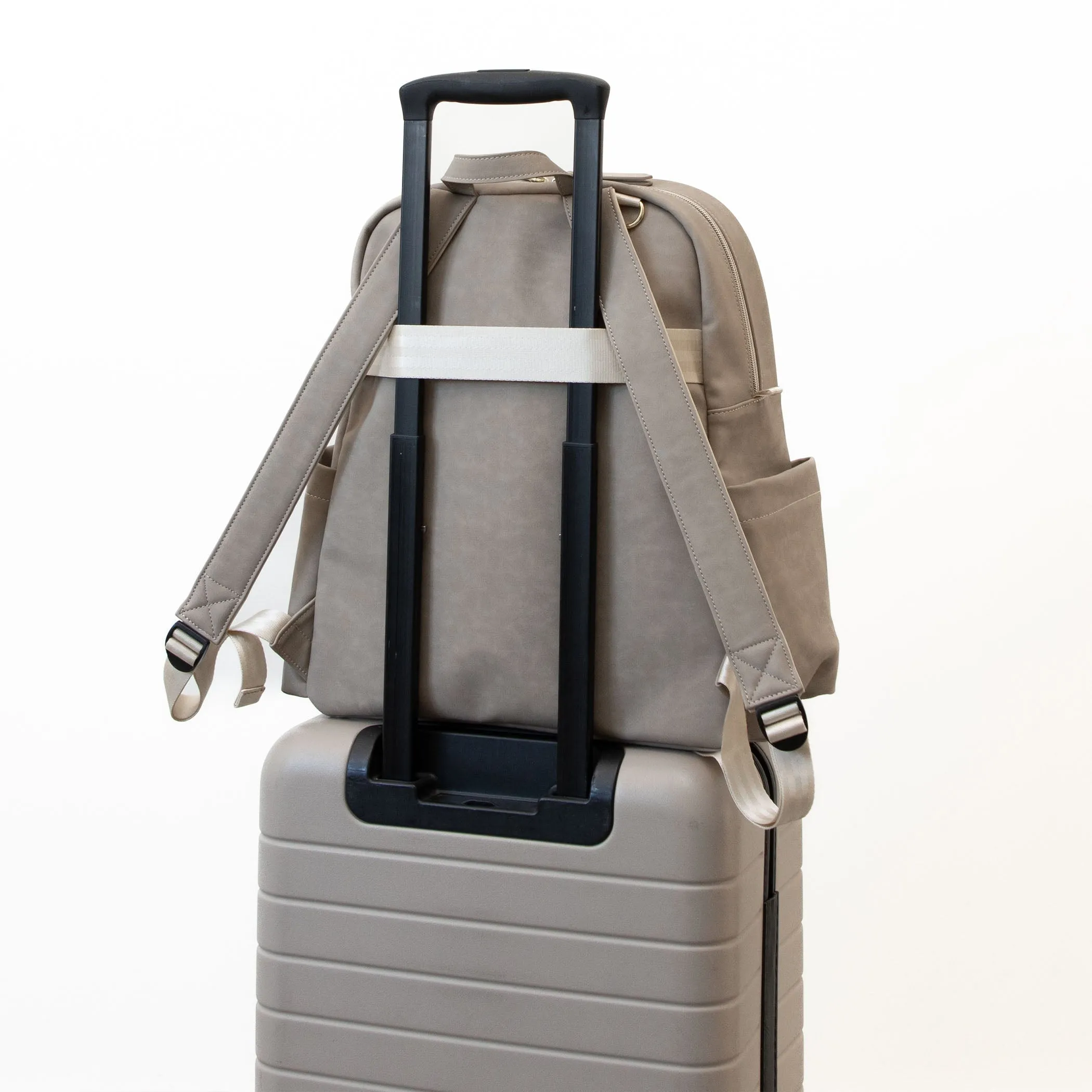 Sync Backpack in Grey Matte Cable Stitch & Accessory Bundle