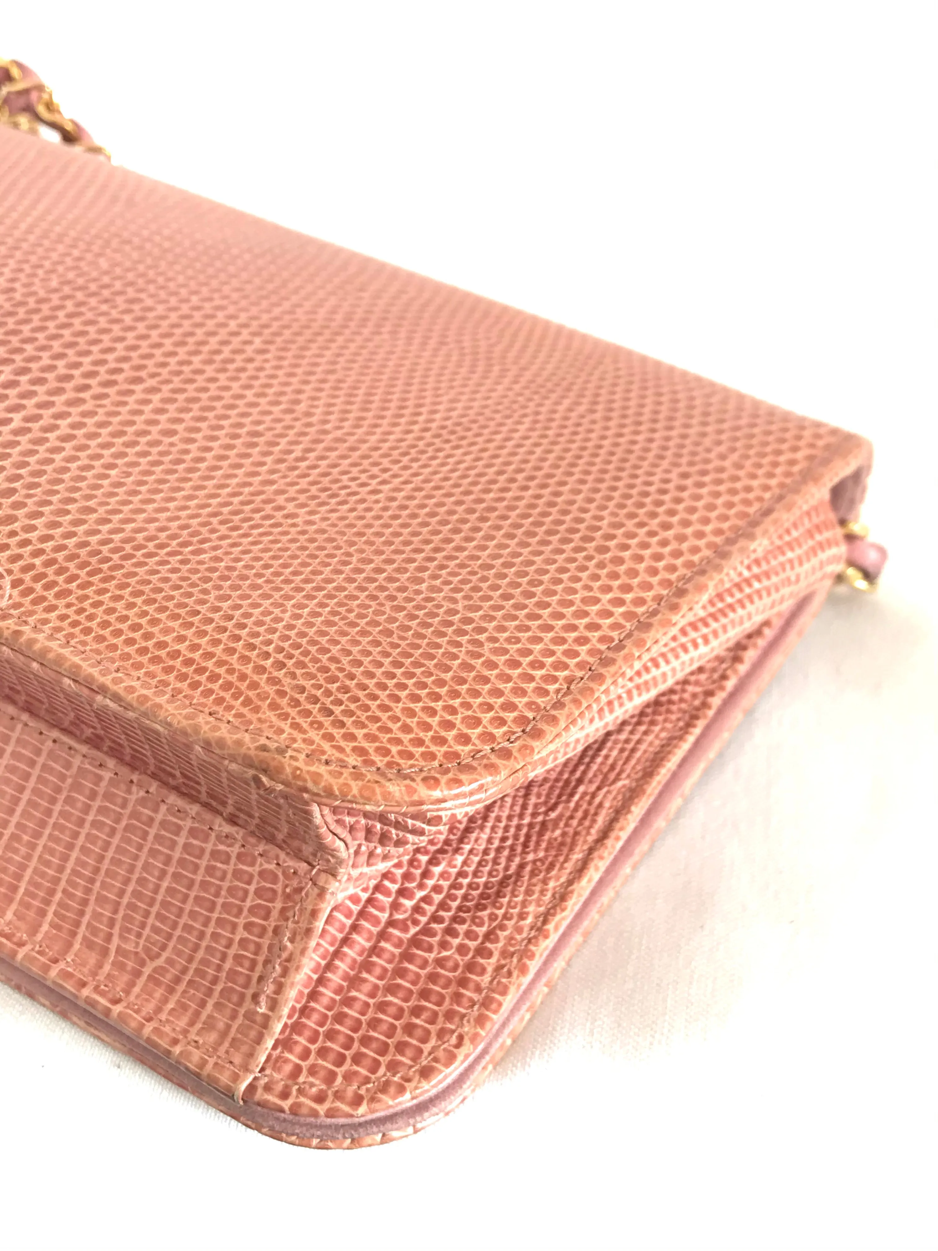 Vintage CHANEL milky pink genuine lizard leather 2.55 shoulder bag with golden CC mark and and chain strap. Rare masterpiece. 050323re10