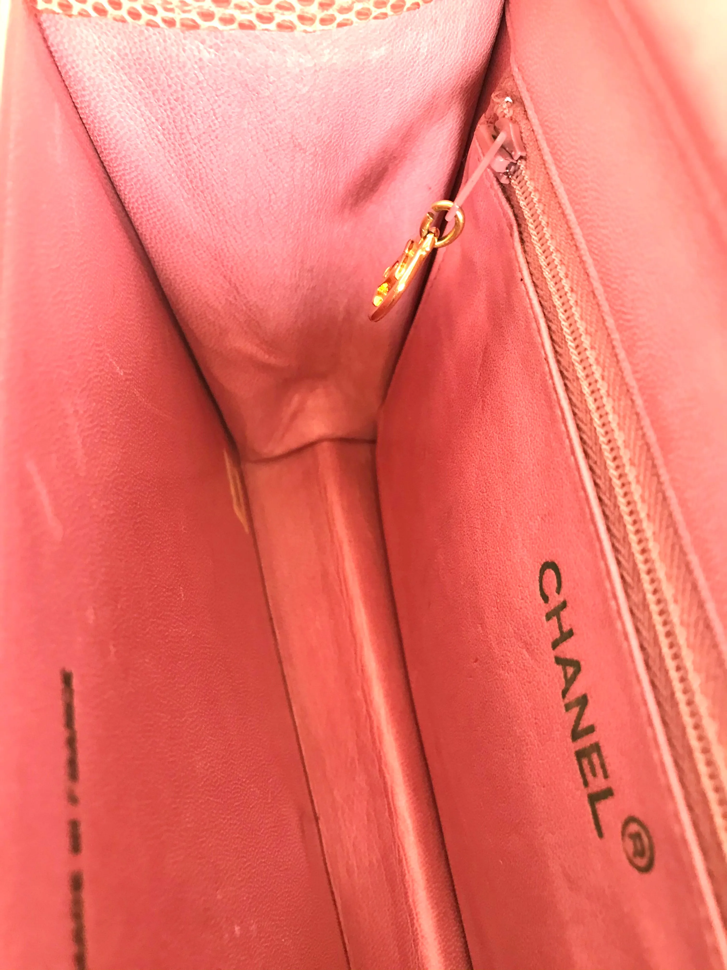 Vintage CHANEL milky pink genuine lizard leather 2.55 shoulder bag with golden CC mark and and chain strap. Rare masterpiece. 050323re10
