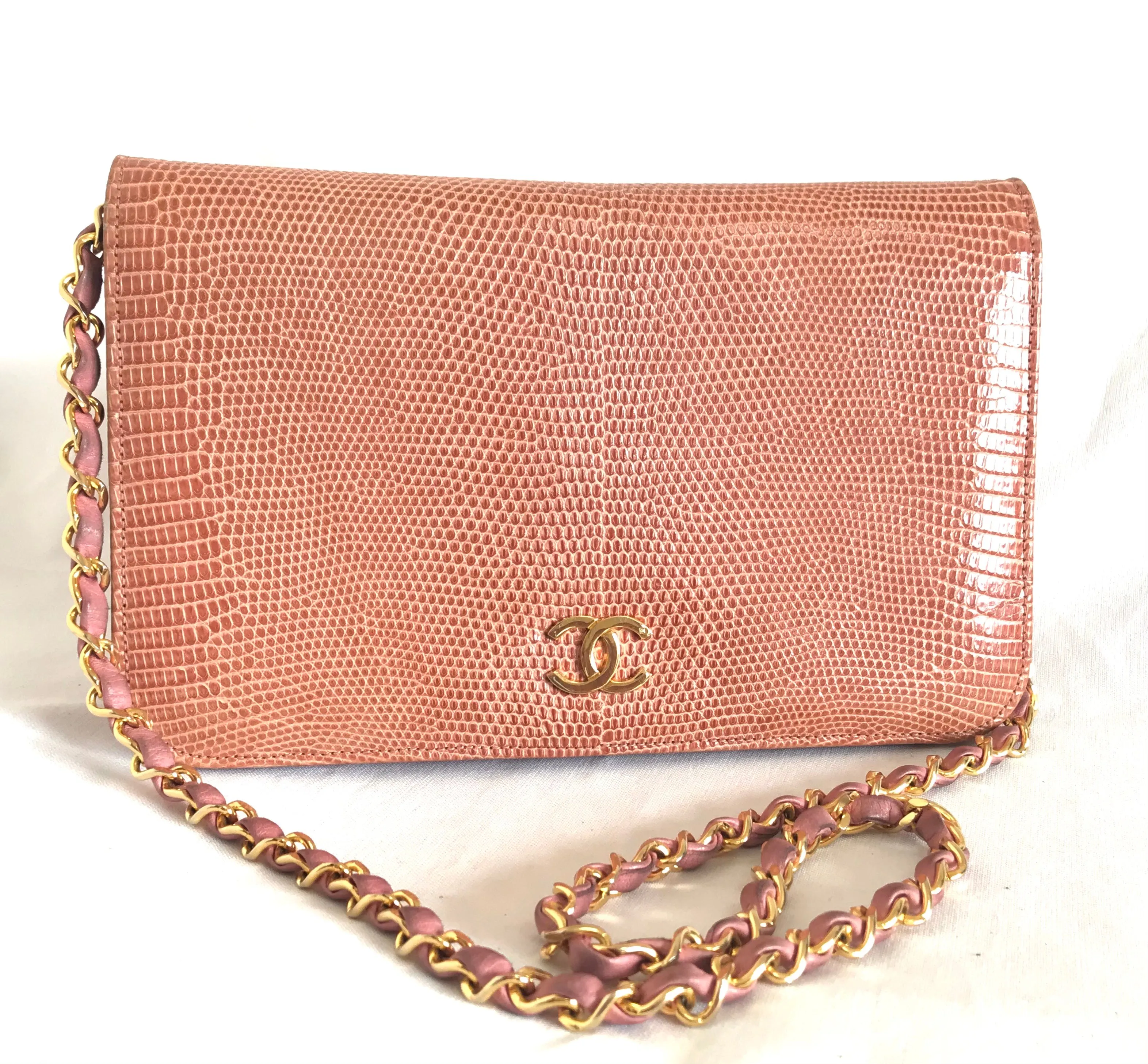 Vintage CHANEL milky pink genuine lizard leather 2.55 shoulder bag with golden CC mark and and chain strap. Rare masterpiece. 050323re10