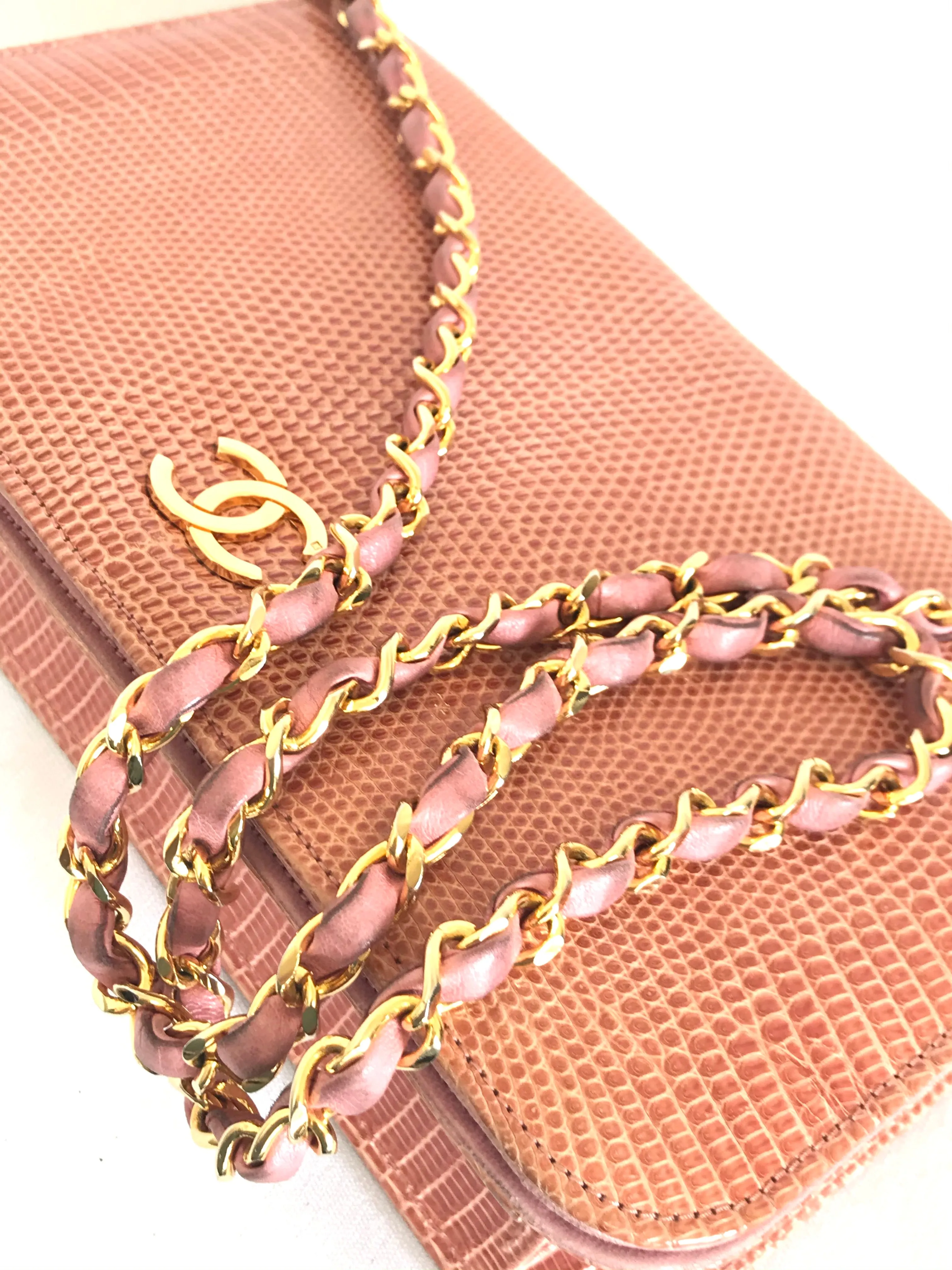 Vintage CHANEL milky pink genuine lizard leather 2.55 shoulder bag with golden CC mark and and chain strap. Rare masterpiece. 050323re10