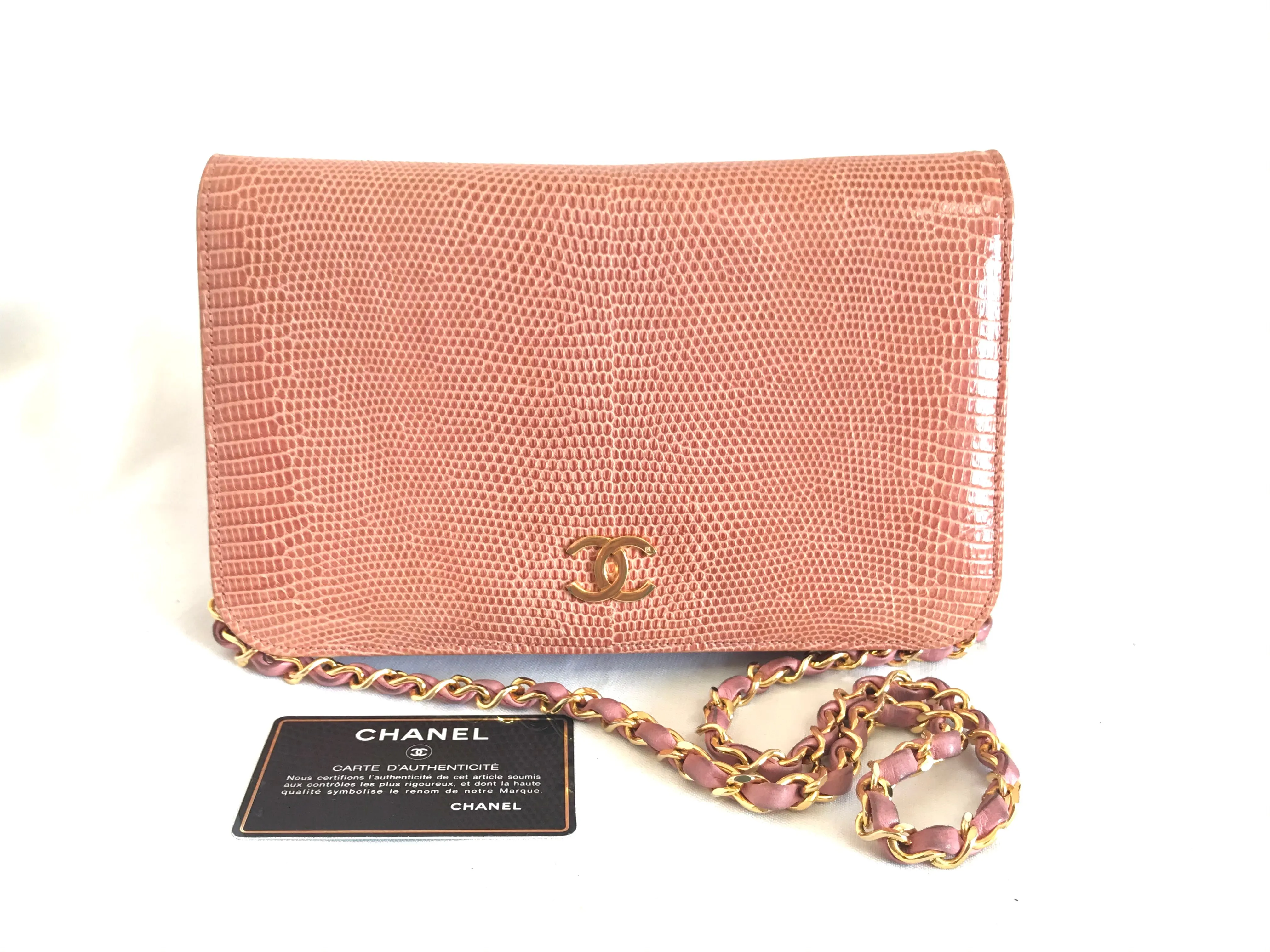 Vintage CHANEL milky pink genuine lizard leather 2.55 shoulder bag with golden CC mark and and chain strap. Rare masterpiece. 050323re10