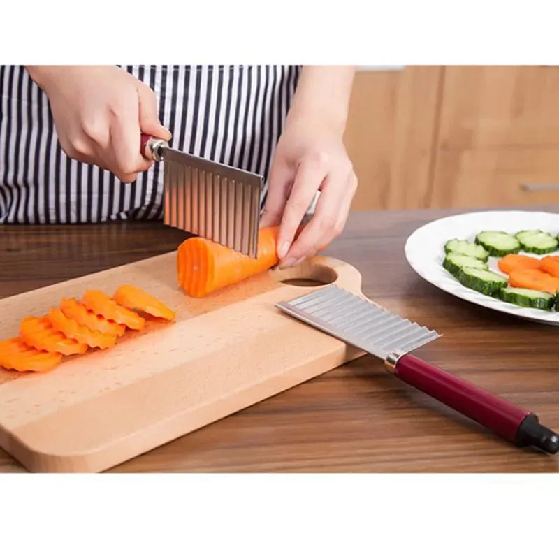 WAVY SHAPED KNIFE