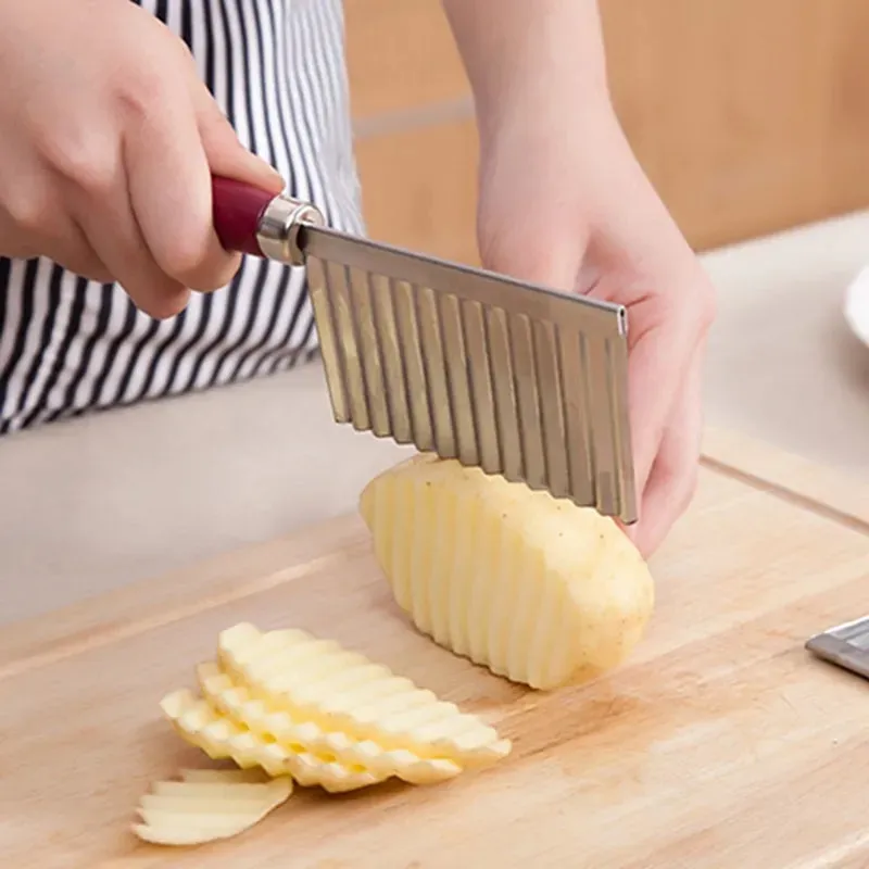 WAVY SHAPED KNIFE