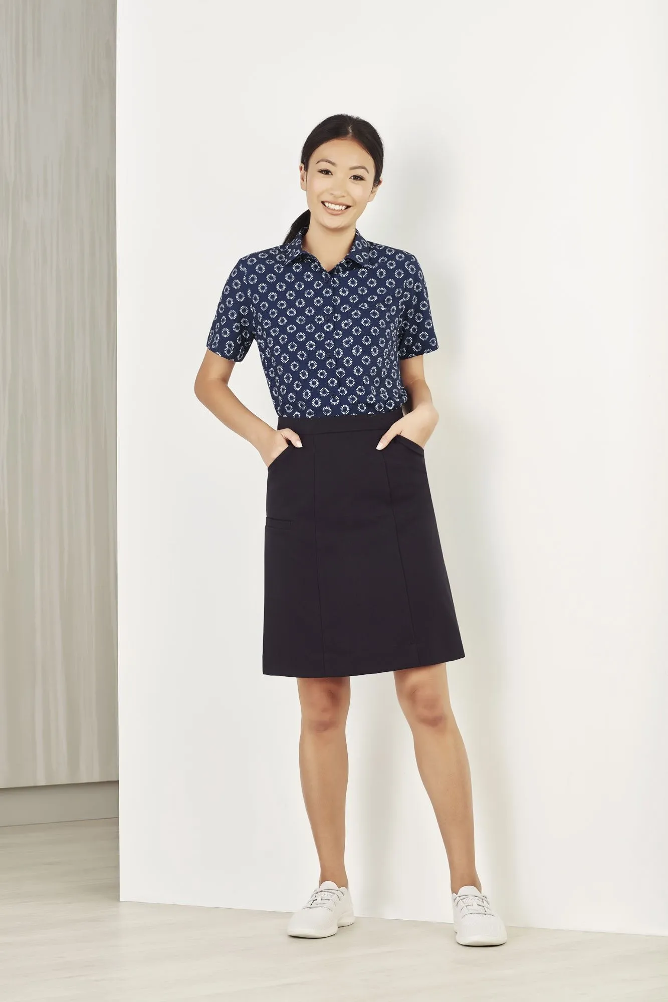 Womens Easy Stretch Daisy Print Short Sleeve Shirt