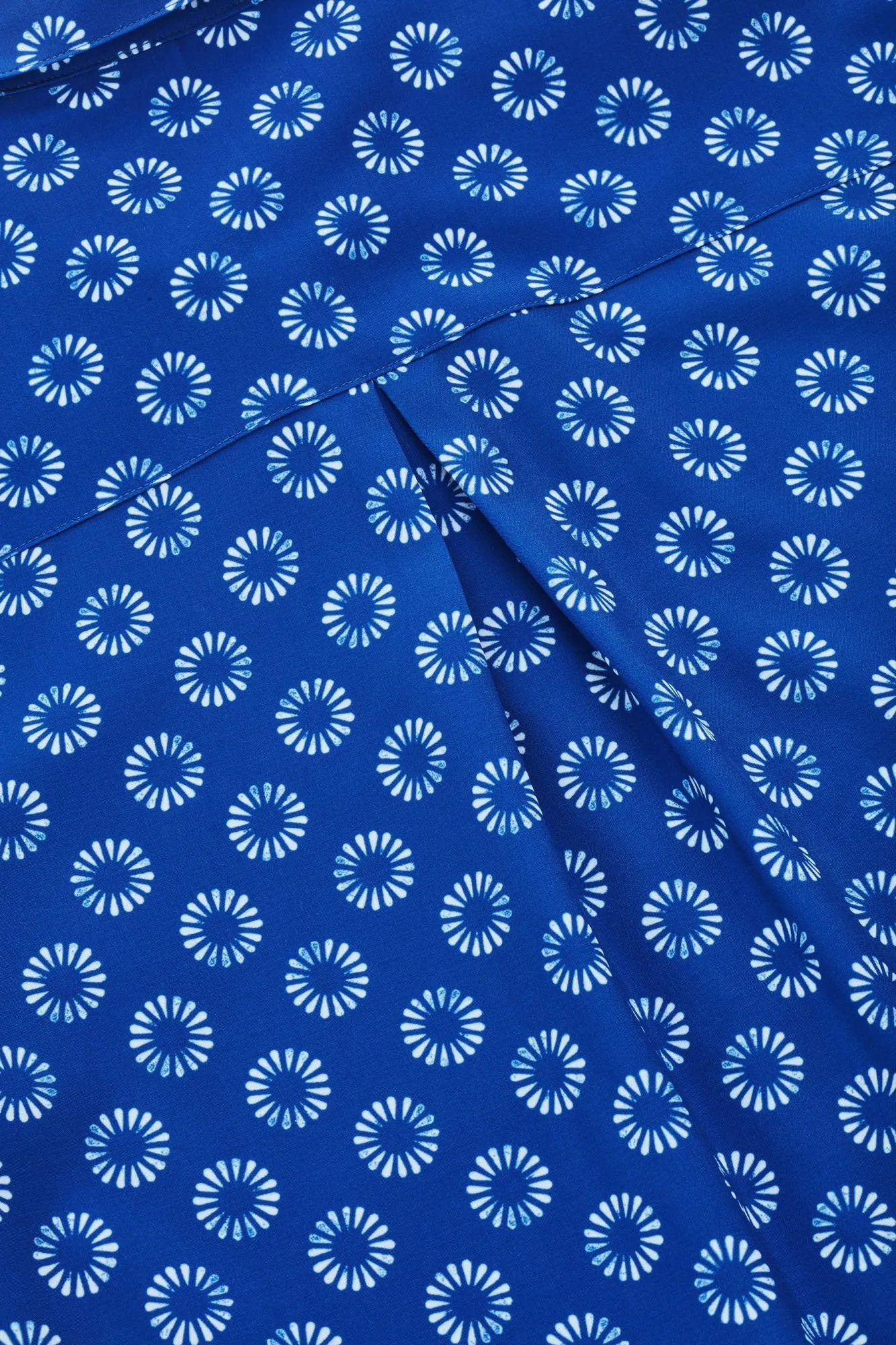 Womens Easy Stretch Daisy Print Short Sleeve Shirt